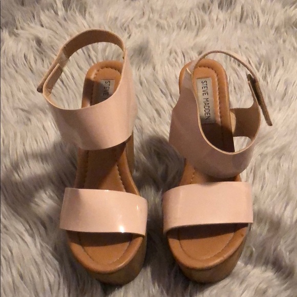 Steve Madden Shoes - ❗️❗️Steve Madden Baangle wedge sandals❗️❗️